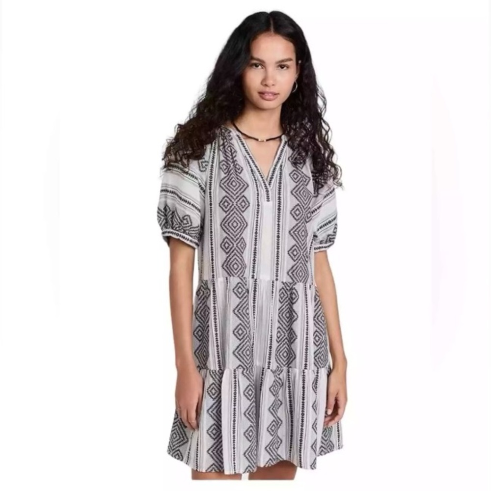 💚🆕 Velvet | Short Sleeve Aztec Print Dress 👗 Size Large. NWT. Pretty Style.